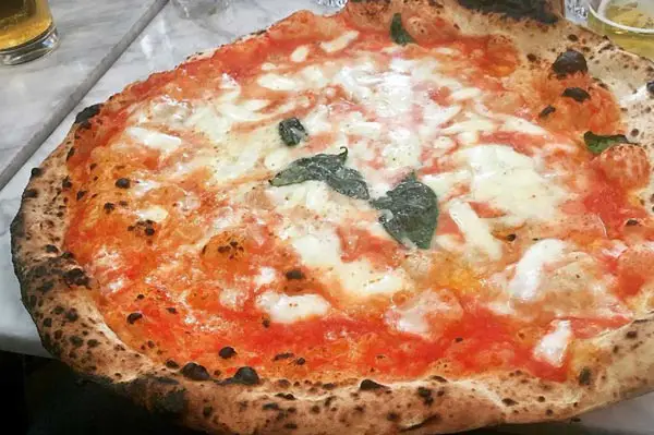 neapolitan margherita pizza naples Should Pizza Dough Have Oil And Sugar? Yes - Here's Why