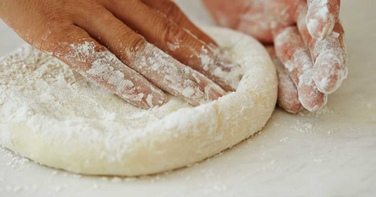 70% Hydration Pizza Dough Recipe – No Knead