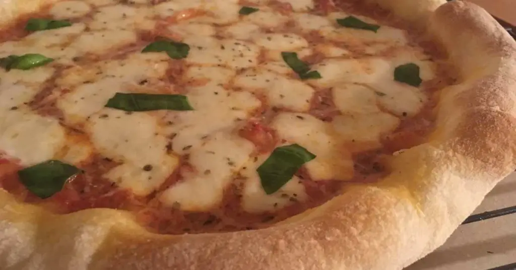 When Making Pizza What Goes On First? 2 44 When Making Pizza What Goes On First?