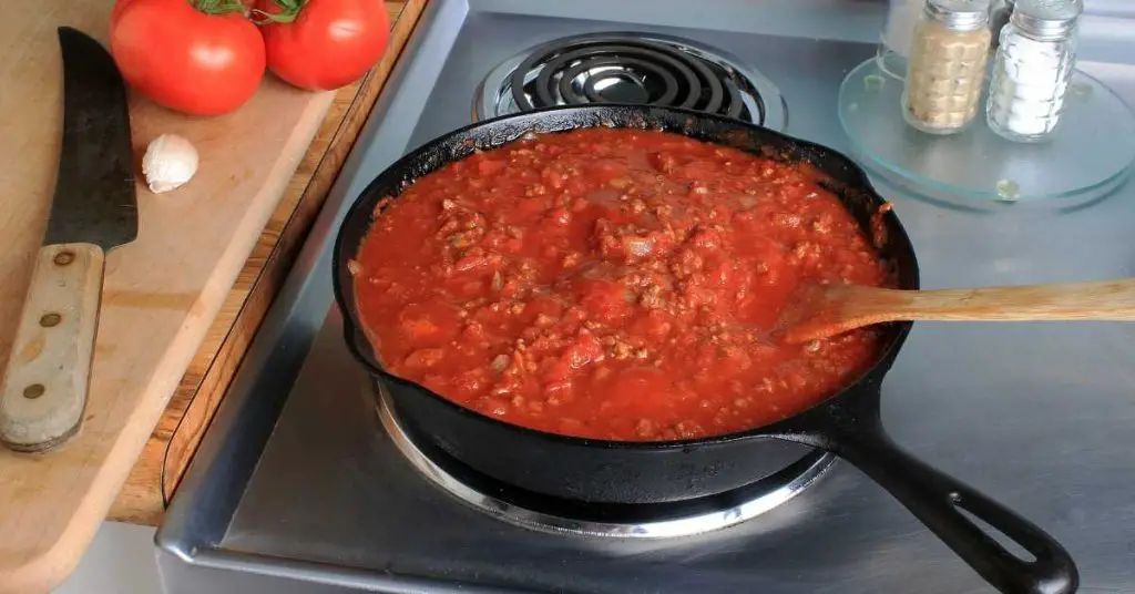 What's The Difference Between Pizza Sauce & Spaghetti Sauce? The Simple Answer 6 spaghetti sauce What's The Difference Between Pizza Sauce & Spaghetti Sauce? The Simple Answer