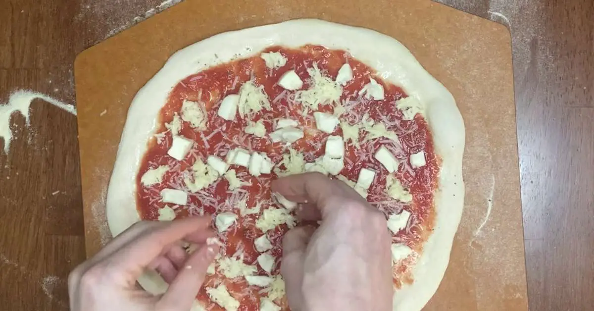 making homemade pizza