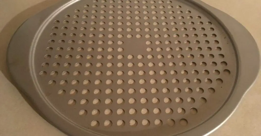 Pizza Pan vs Pizza Stone - Which Should You Buy? 3 28 Pizza Pan vs Pizza Stone - Which Should You Buy?