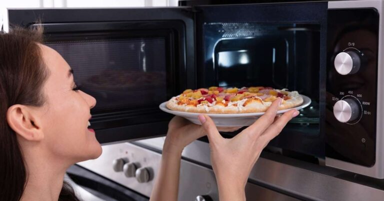 How to Cook Pizza In A Microwave: Fresh or Frozen, With Or Without Convection