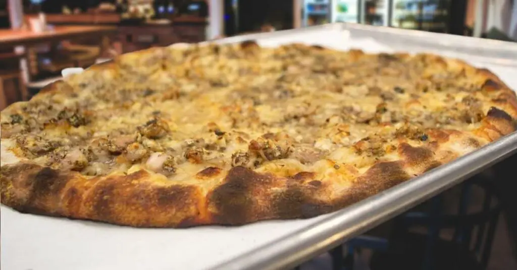 Is Pizza Without Sauce Still Pizza? 3 white pizza clam frank pepe Is Pizza Without Sauce Still Pizza?