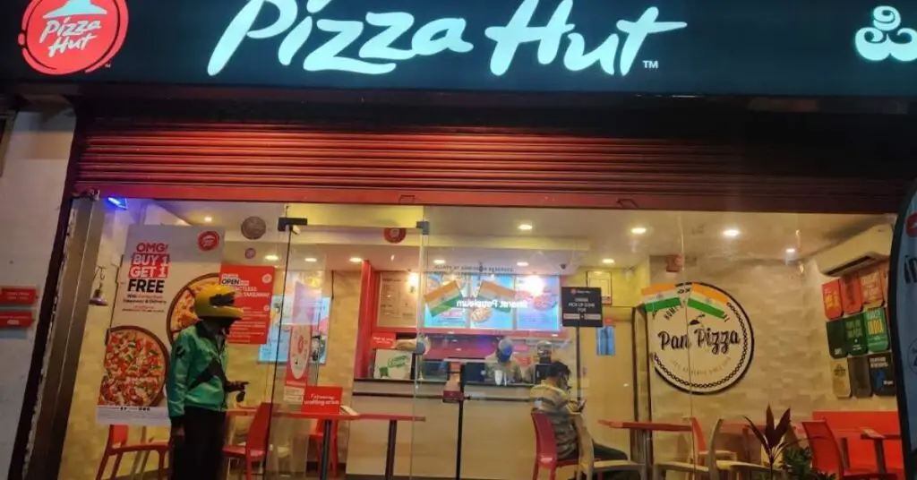 pizzahutindia2 The History of Pizza in India - How Pizza Won The Hearts of Billions