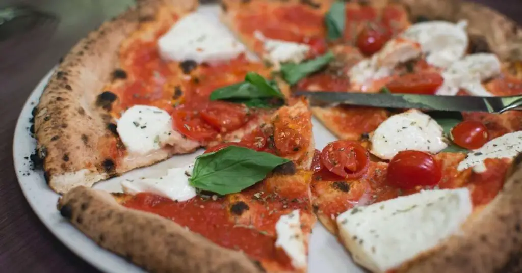 neapolitan pizza with tomatoes Best Temperature To Cook Neapolitan Pizza In Any Oven