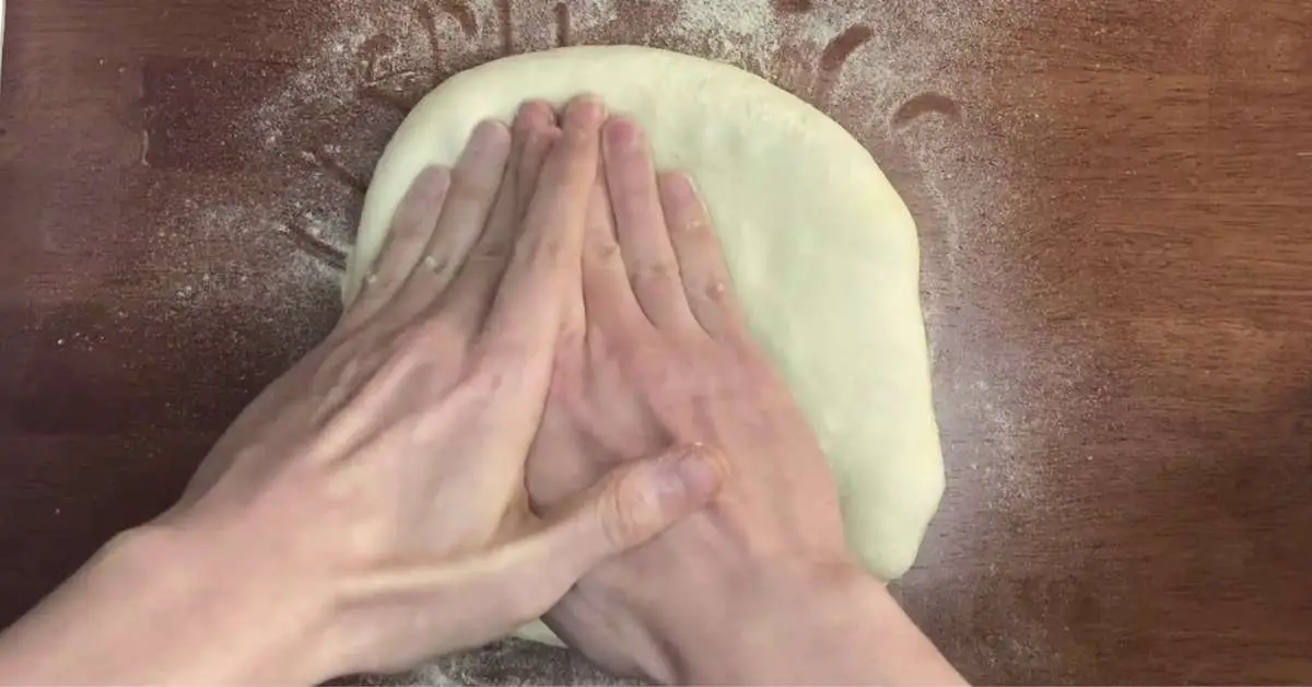 how to hand stretch pizza dough 5 How To EASILY Hand Stretch Pizza Dough For Amazing Homemade Pizza