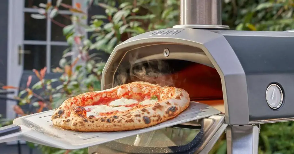 Ooni Karu 12G outdoor pizza oven