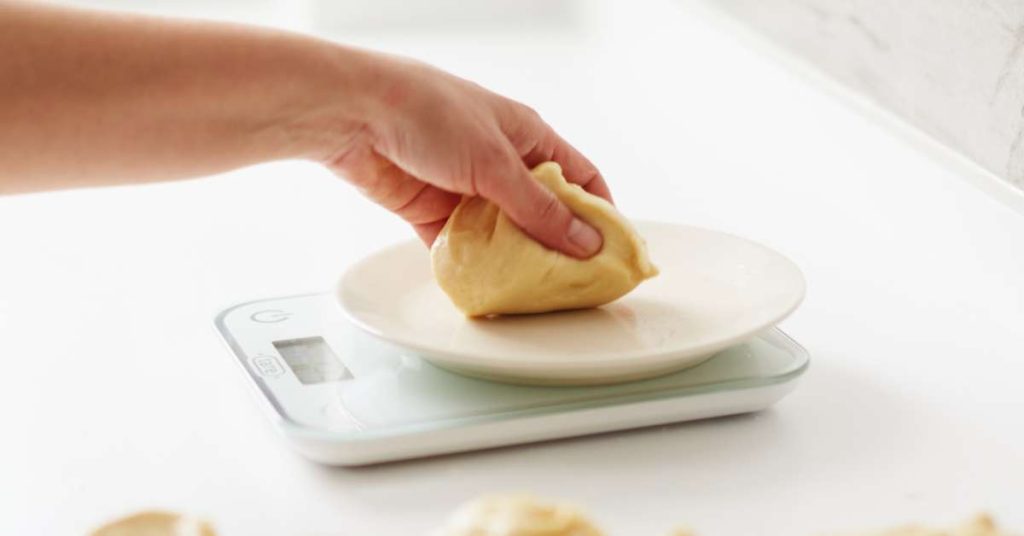 How Much Dough Is Used for a 12-Inch Pizza? 1 how much dough for a 12 inch pizza