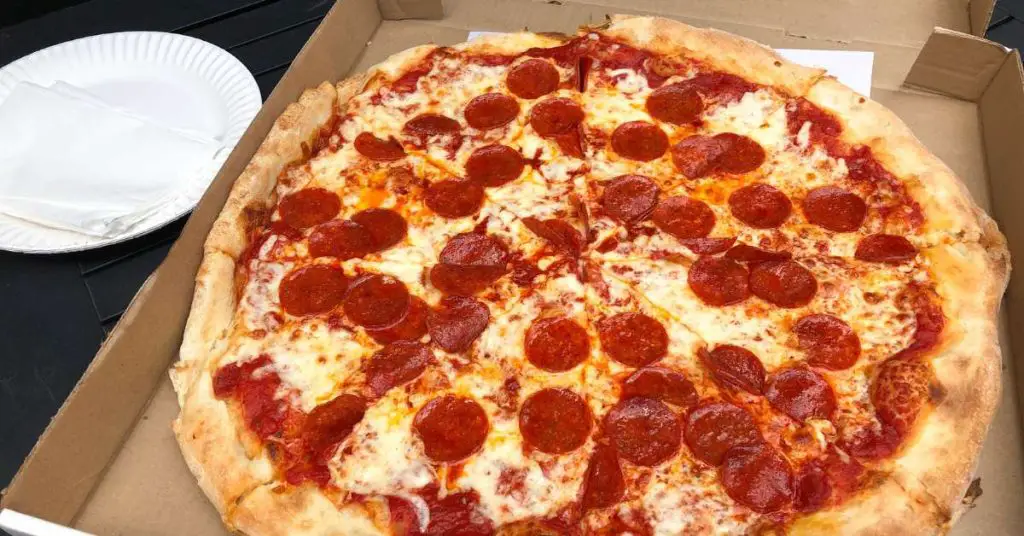 unhealthy pepperoni pizza Is Wood-Fired Pizza Healthier? Why Wood-Fired Pizza Is (And Isn't) Healthier Than Regular Pizza