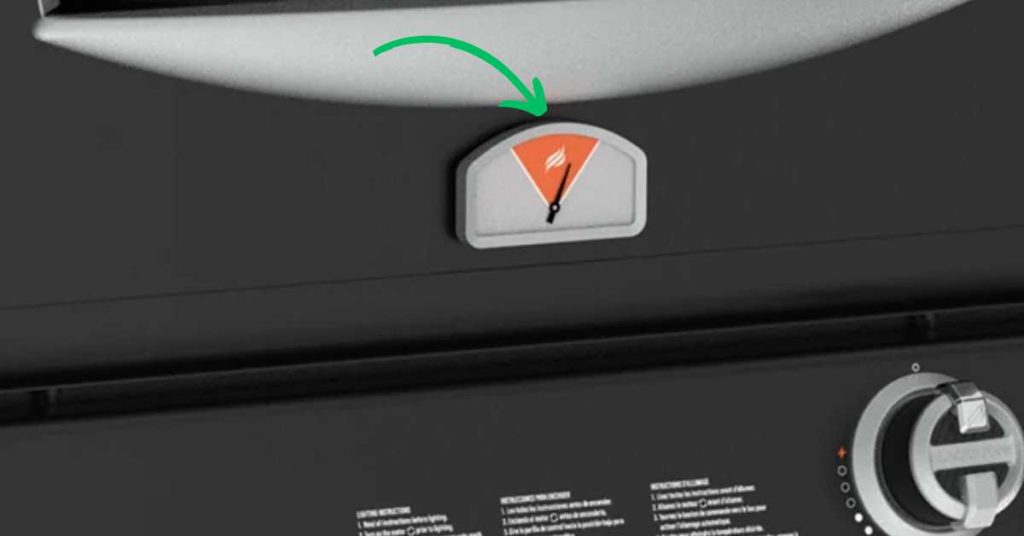 An arrow pointing to the thermostat on the blackstone propane pizza oven.