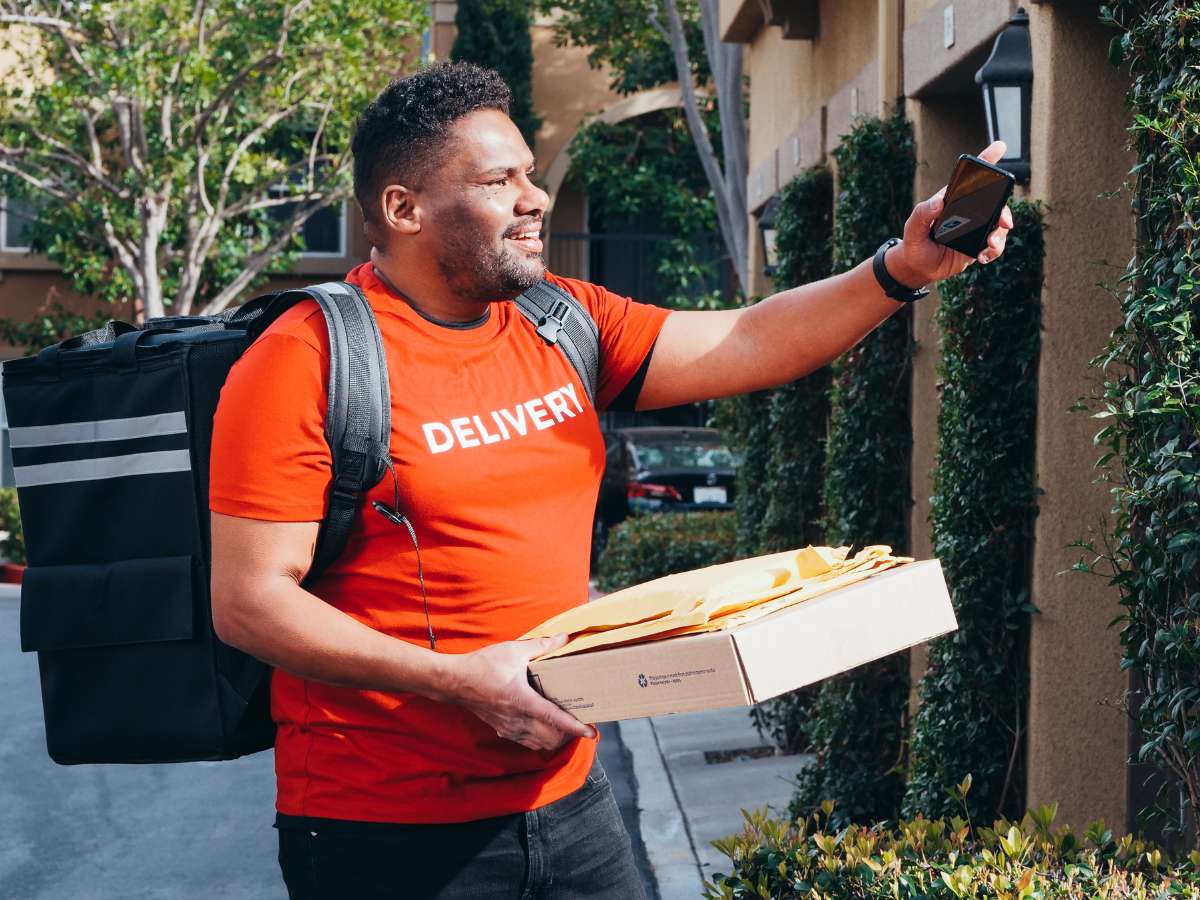 Key Pizza Delivery Statistics (2023) Valuation, The Rise of Online Ordering & AI Pizza Delivery