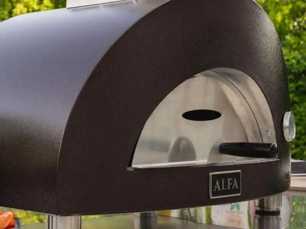 A look at the Alfa Nano pizza oven from the side.